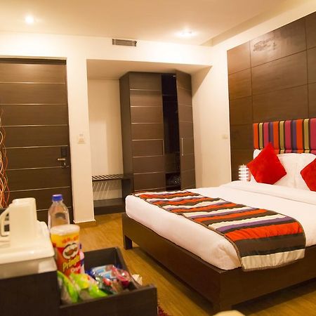 Hotel La Suite New Delhi Bagian luar foto
