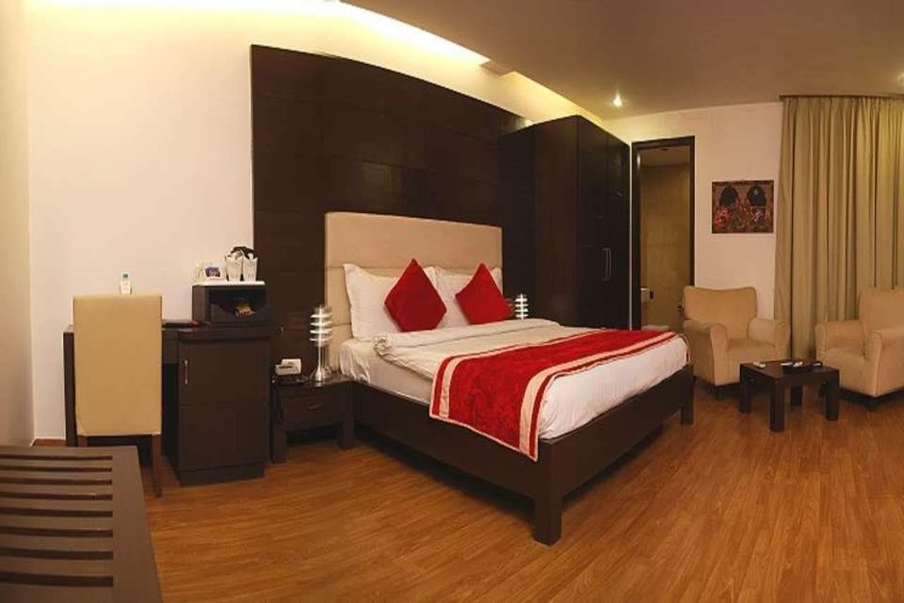 Hotel La Suite New Delhi Bagian luar foto