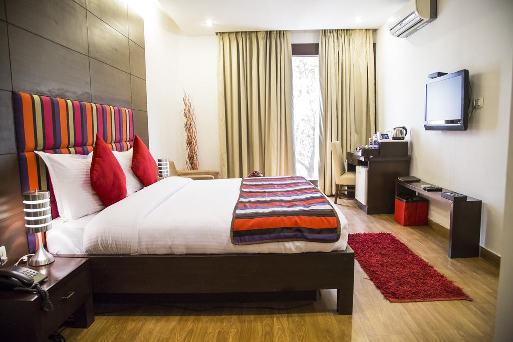 Hotel La Suite New Delhi Bagian luar foto