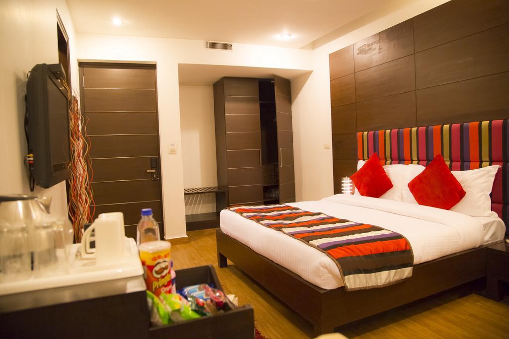 Hotel La Suite New Delhi Bagian luar foto