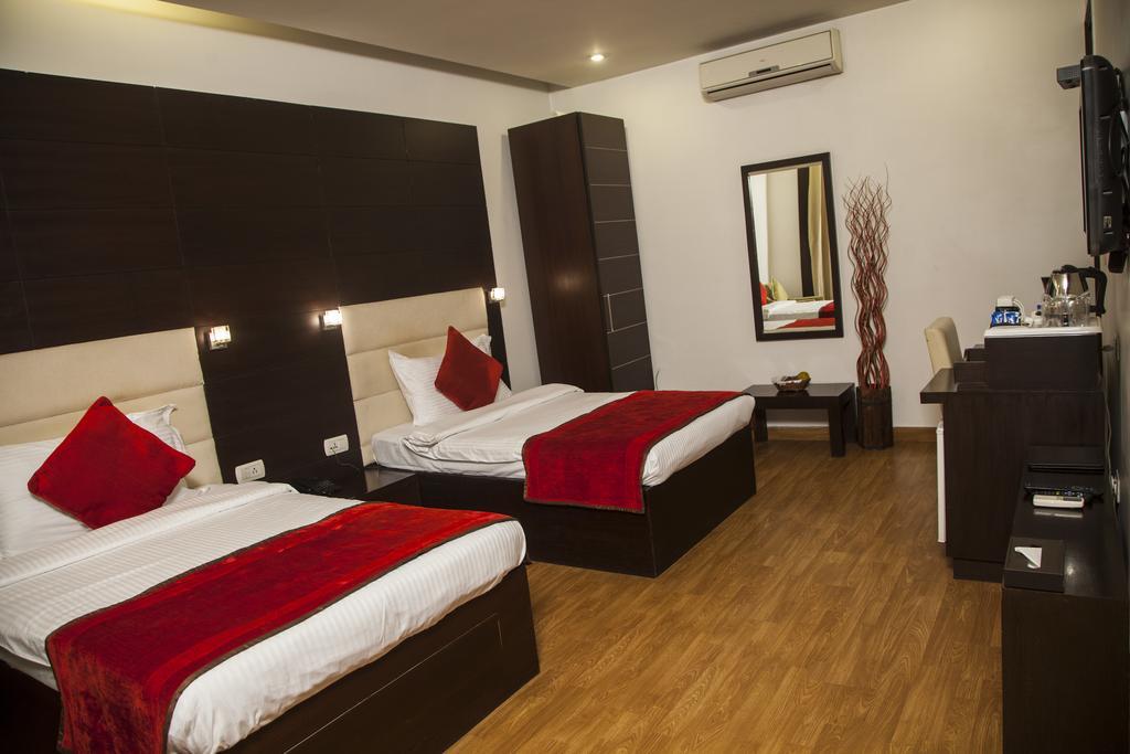 Hotel La Suite New Delhi Bagian luar foto
