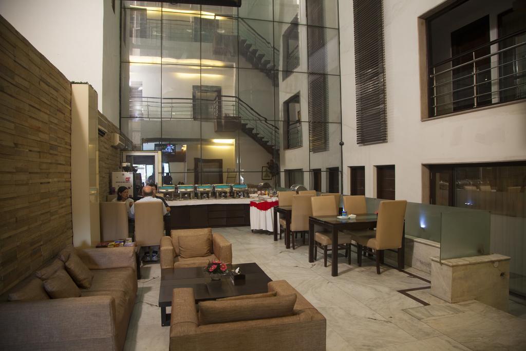 Hotel La Suite New Delhi Bagian luar foto