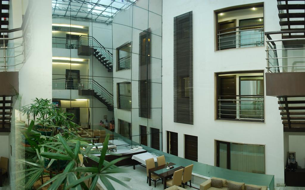 Hotel La Suite New Delhi Bagian luar foto