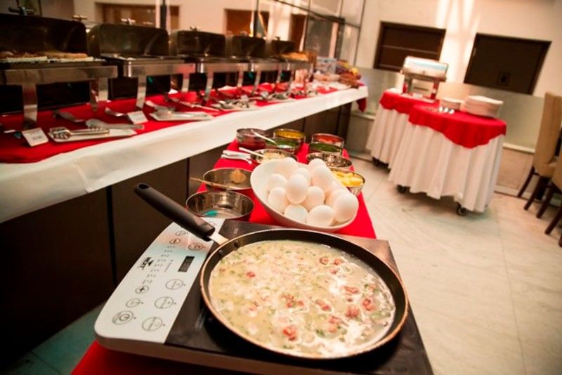 Hotel La Suite New Delhi Bagian luar foto
