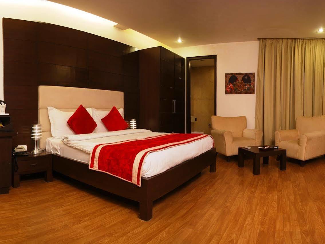 Hotel La Suite New Delhi Bagian luar foto