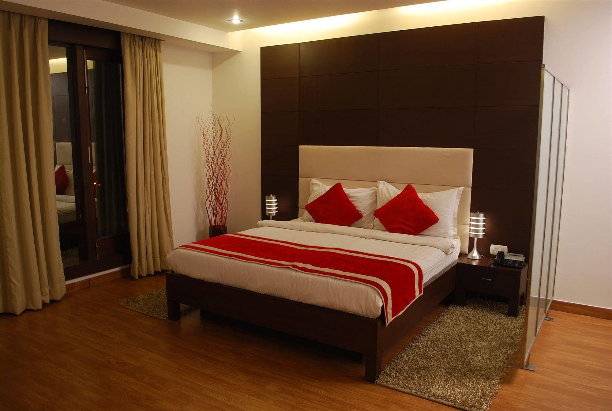 Hotel La Suite New Delhi Bagian luar foto