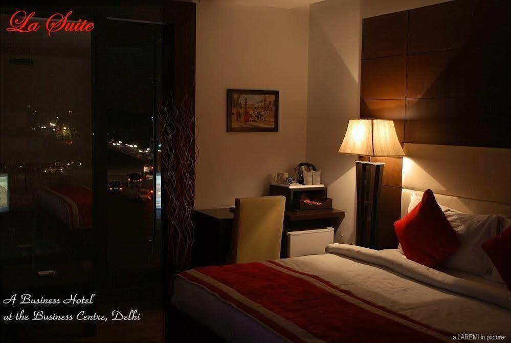 Hotel La Suite New Delhi Bagian luar foto