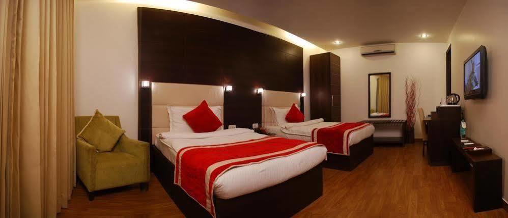 Hotel La Suite New Delhi Bagian luar foto